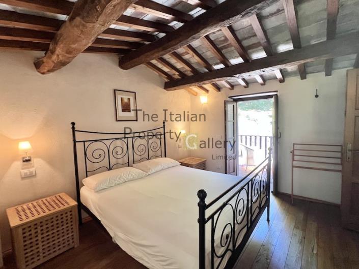 Image No.33-5 Bed House for sale