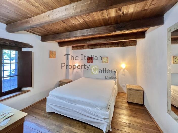 Image No.9-5 Bed House for sale