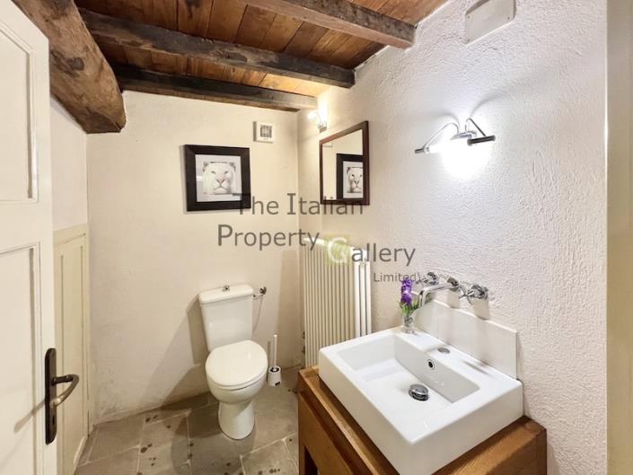 Image No.46-5 Bed House for sale