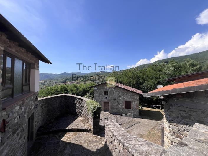 Image No.12-5 Bed House for sale