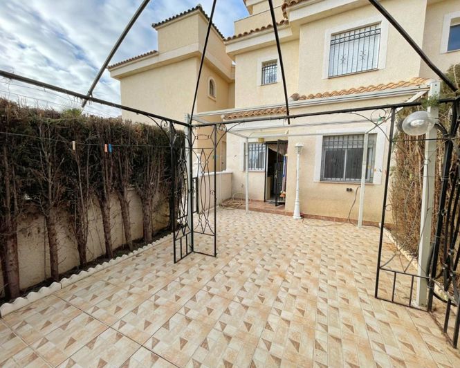 Image No.13-3 Bed Townhouse for sale