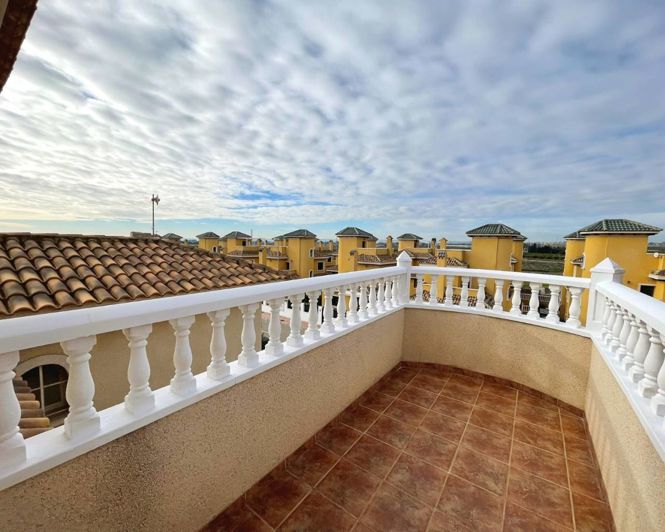 Image No.21-3 Bed Townhouse for sale