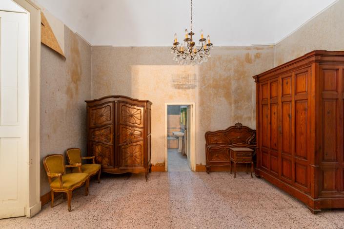 Image No.10-8 Bed Mansion for sale