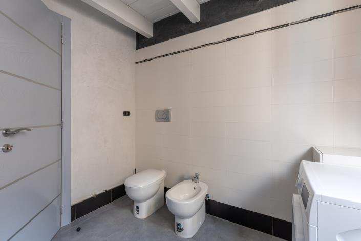 Image No.9-2 Bed Townhouse for sale