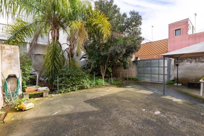 Image No.20-2 Bed Townhouse for sale