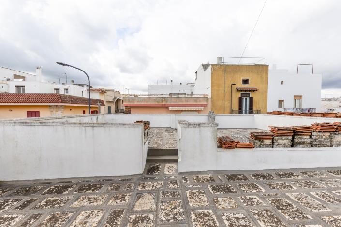 Image No.26-2 Bed Townhouse for sale