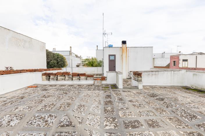 Image No.27-2 Bed Townhouse for sale