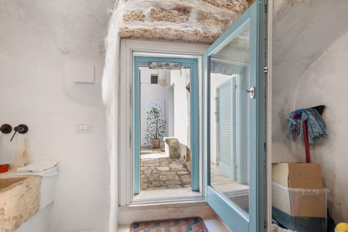Image No.7-2 Bed Townhouse for sale