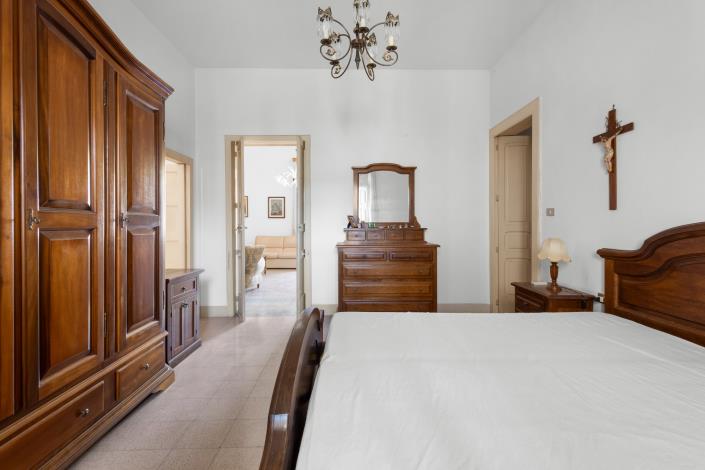 Image No.9-2 Bed House for sale