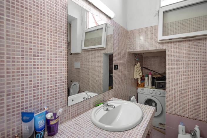 Image No.8-2 Bed House for sale