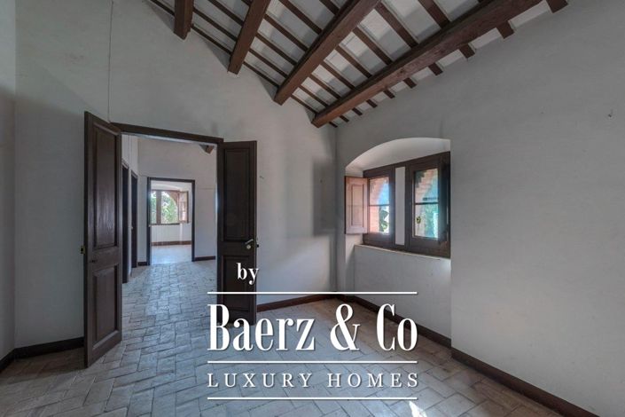 Image No.20-16 Bed Country House for sale