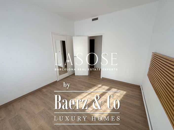 Image No.26-6 Bed Property for sale