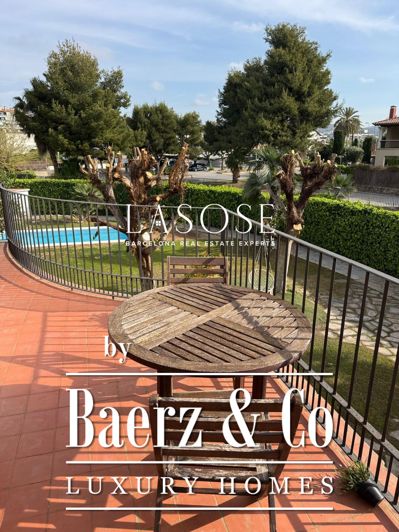 Image No.30-6 Bed Property for sale
