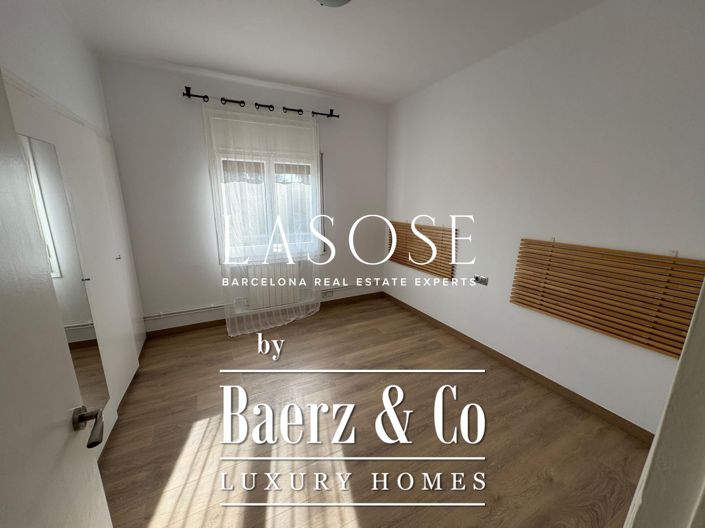 Image No.32-6 Bed Property for sale