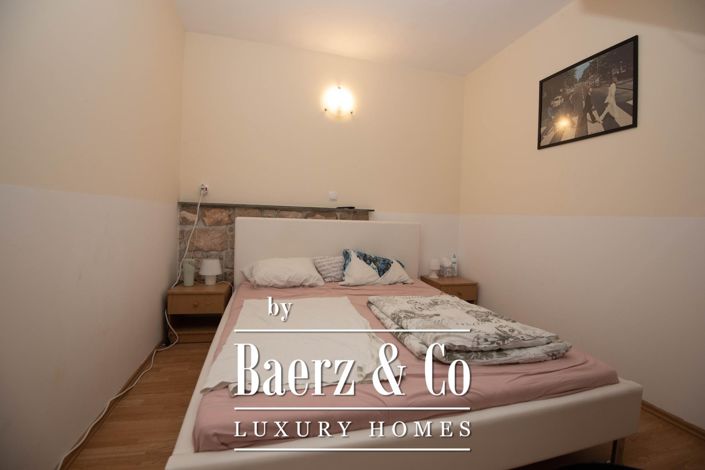 Image No.14-9 Bed Townhouse for sale