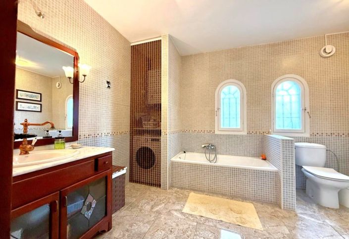 Image No.17-3 Bed Villa for sale