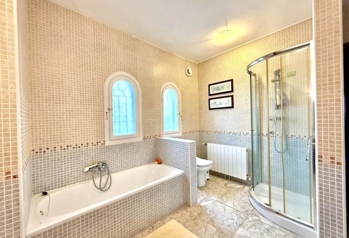 Image No.18-3 Bed Villa for sale
