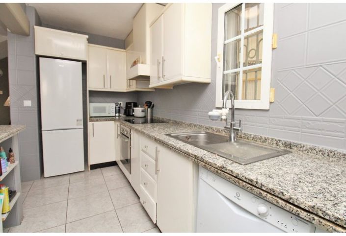 Image No.12-4 Bed Townhouse for sale
