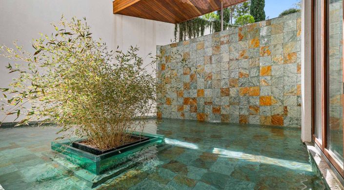 Image No.5-5 Bed House for sale