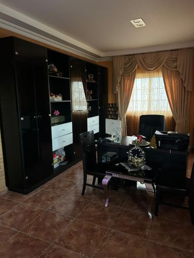 Image No.8-4 Bed House for sale