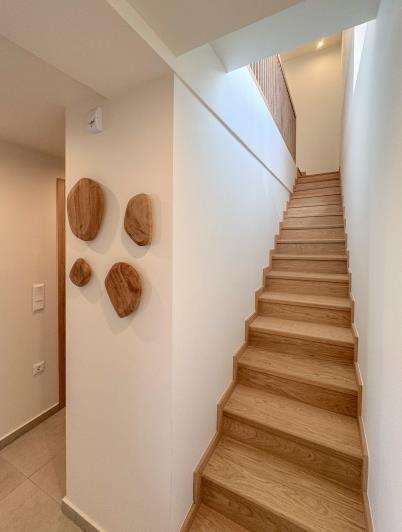 Image No.8-2 Bed Maisonette for sale