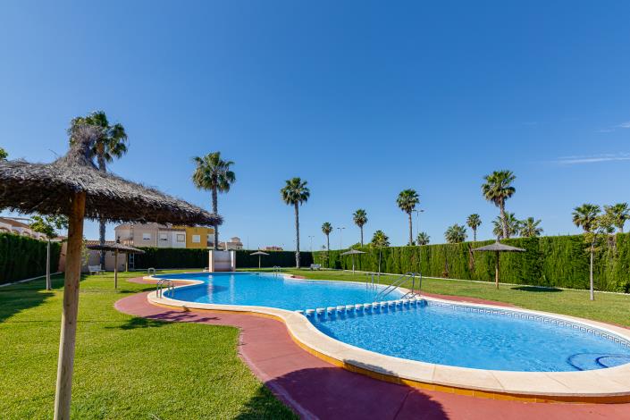 Image No.2-Chalet de 3 chambres à vendre à Torrevieja