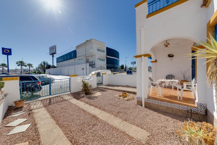 Image No.3-Chalet de 3 chambres à vendre à Torrevieja