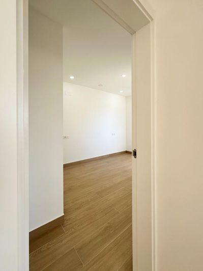Image No.9-Appartement de 2 chambres à vendre