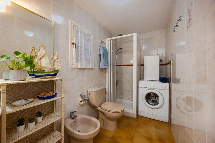 Image No.32-2 Bed Bungalow for sale