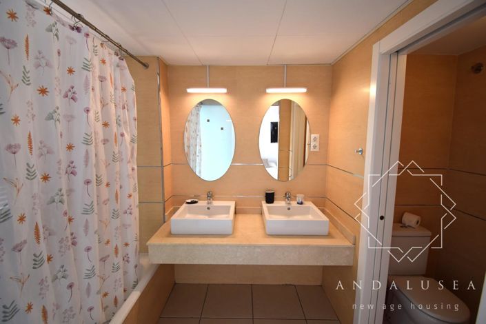 Image No.25-3 Bed Property for sale