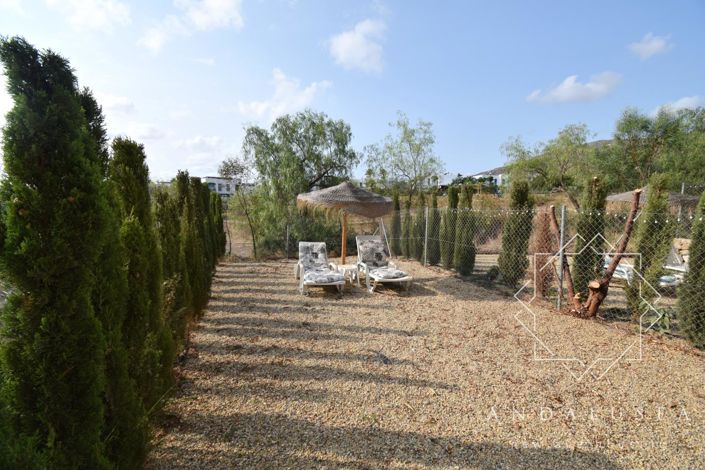 Image No.42-3 Bed Property for sale