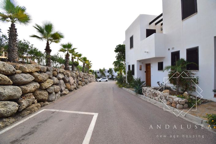 Image No.49-3 Bed Property for sale