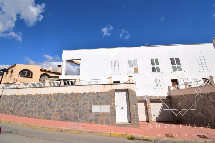Image No.44-3 Bed Property for sale