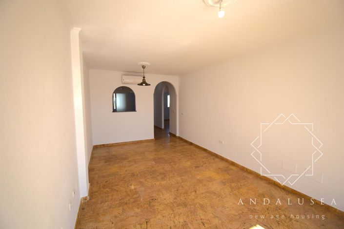 Image No.12-3 Bed Property for sale