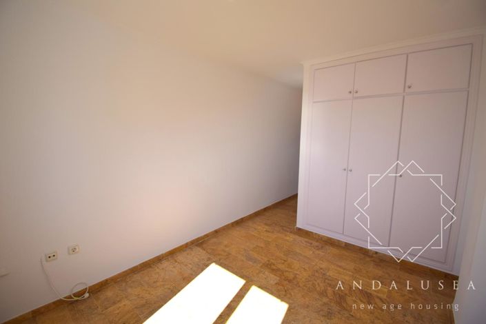 Image No.17-3 Bed Property for sale