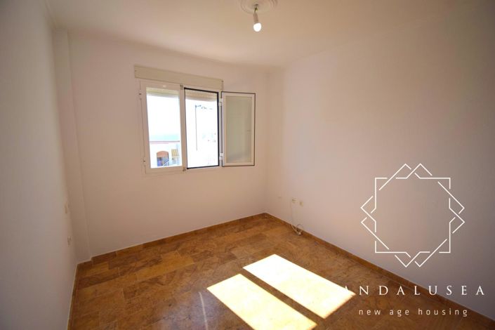 Image No.19-3 Bed Property for sale