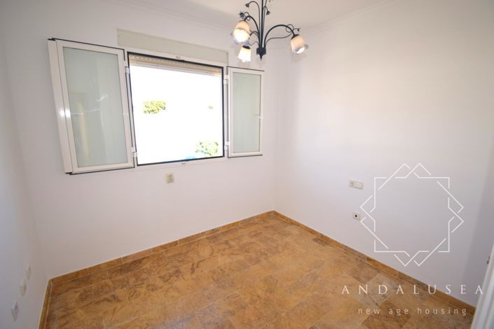 Image No.20-3 Bed Property for sale