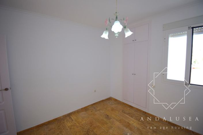 Image No.24-3 Bed Property for sale