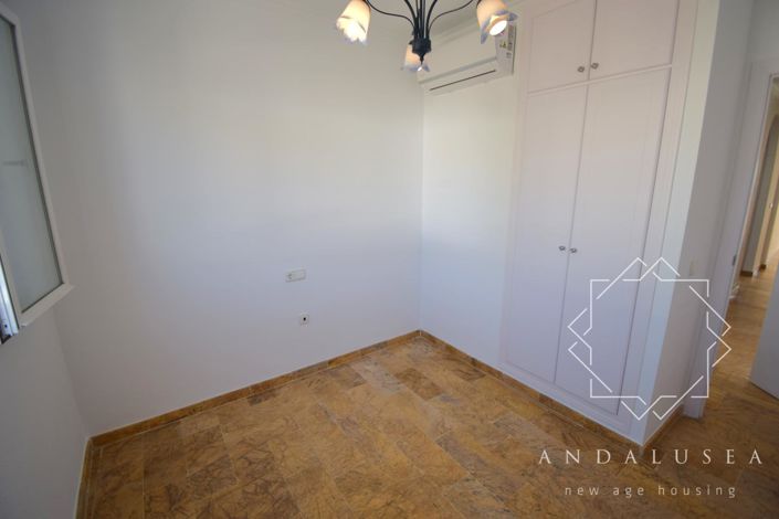 Image No.27-3 Bed Property for sale