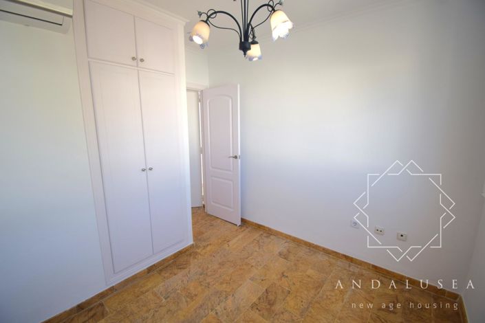 Image No.28-3 Bed Property for sale