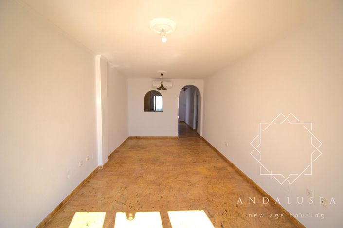Image No.10-3 Bed Property for sale
