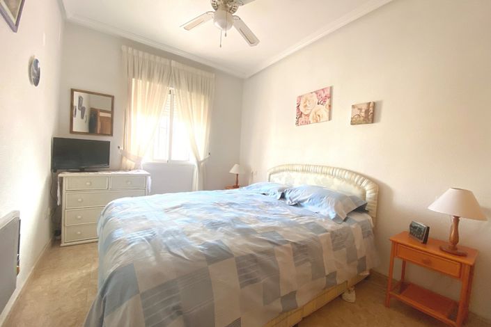 Image No.11-2 Bed Property for sale