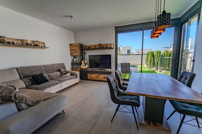 Image No.8-3 Bed Villa for sale
