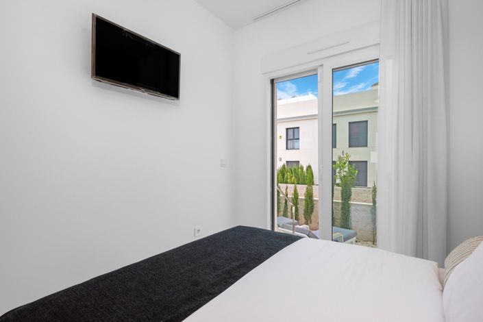 Image No.16-2 Bed Property for sale