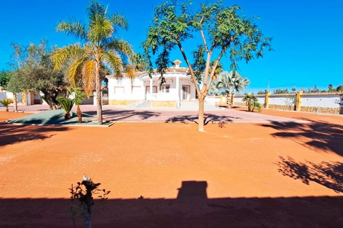Image No.13-3 Bed Property for sale