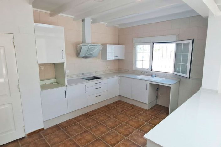 Image No.3-3 Bed Property for sale