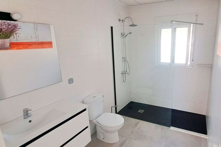 Image No.14-3 Bed Property for sale