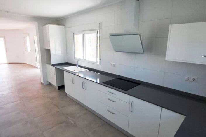 Image No.7-3 Bed Property for sale