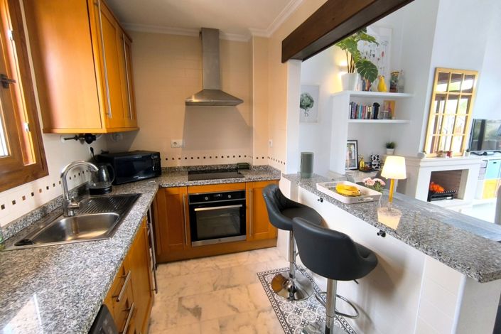 Image No.10-2 Bed Property for sale