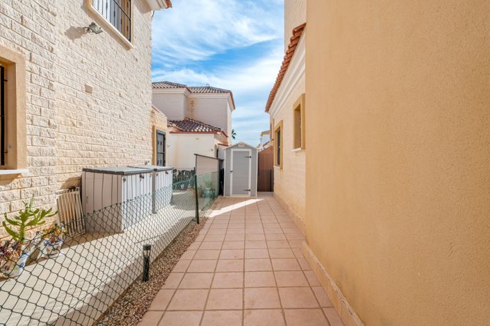 Image No.24-3 Bed Villa for sale
